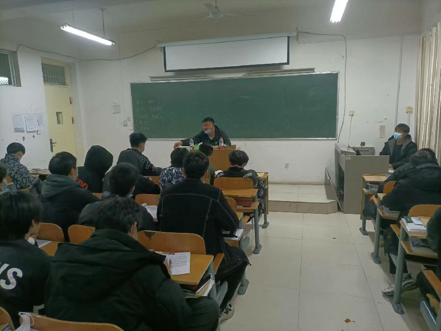 党员教师进班级2.jpg