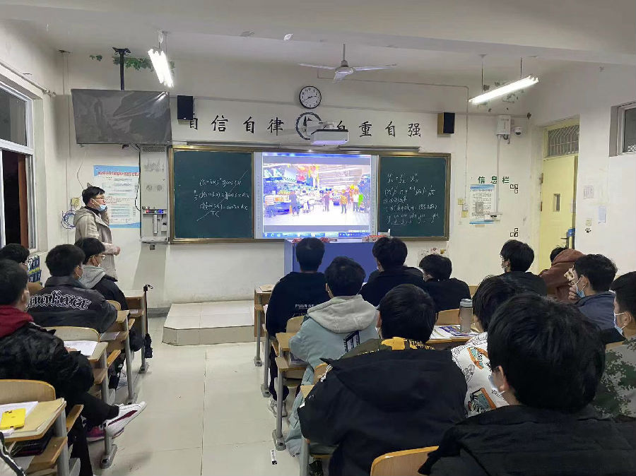 党员教师进班级3.jpg
