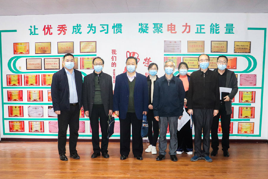 杜院长一行到资料室参观指导.jpg