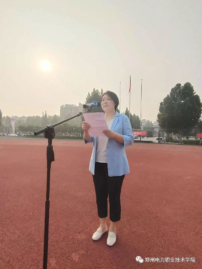 五星红旗高高飘扬