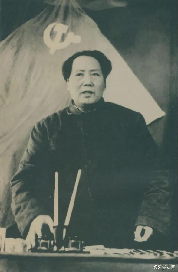 1949年3月5日,毛泽东在中共七届二中全会上作报告。