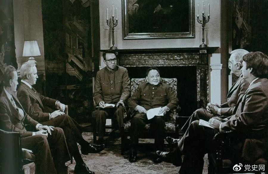 1979年1月31日,邓小平在华盛顿接受美国广播电视界采访。