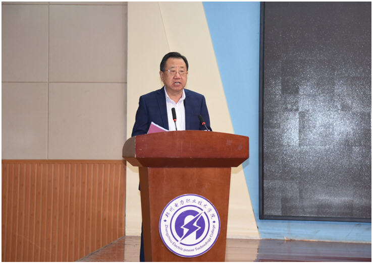 院长、党委副书记曹兴霖教授做《强化使命担当,加强组织领导,奋力谱写英国365上市公司教学工作新篇章》的总结讲话